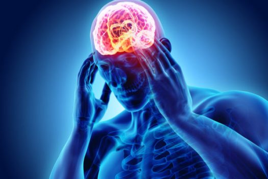Πονοκέφαλος: Πότε προκαλεί θρόμβο ή όγκο στον εγκέφαλο. Ποια τα ύπουλα συμπτώματα