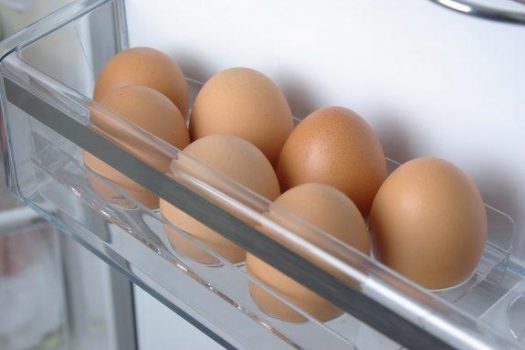 Γιατί δεν πρέπει να βάζετε ποτέ τα αβγά στην πόρτα του ψυγείου