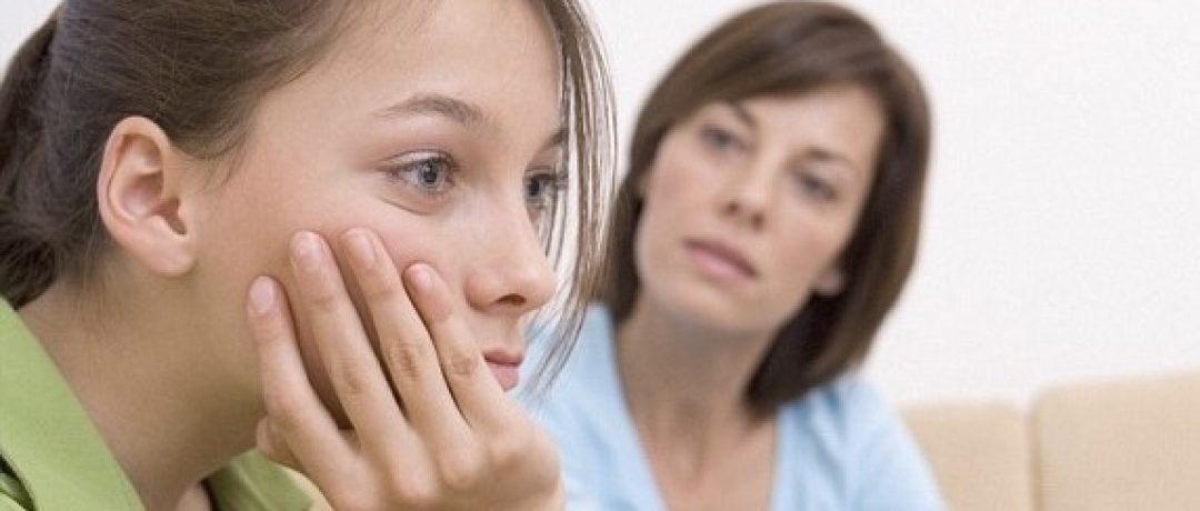 Εφηβεία: “Η κόρη μου έχει σχέση με μεγαλύτερο άντρα, τι να κάνω;”