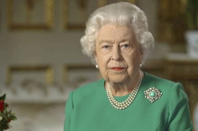 Βασίλισσα Ελισάβετ: To κόλπο στο τηλεοπτικό μήνυμα που δεν κατάλαβε κανείς