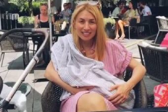 Μαρία Ηλιάκη: Έξαλλη με σχόλια για δημόσιο θηλασμό κόρης της. Τι απάντησε [video]